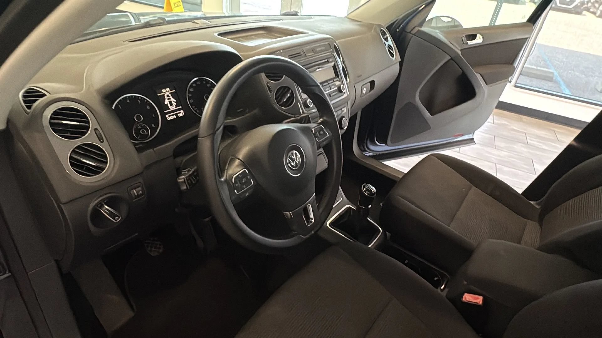 Used 2013 Volkswagen Tiguan S FWD image 22