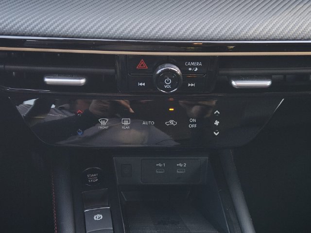 Used 2025 Nissan Kicks SR FWD image 18