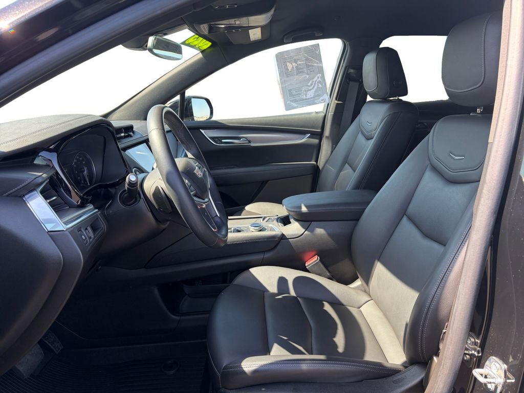 Certified 2023 Cadillac XT5 Luxury w/ LPO, Floor Liner Package AWD/4WD image 10