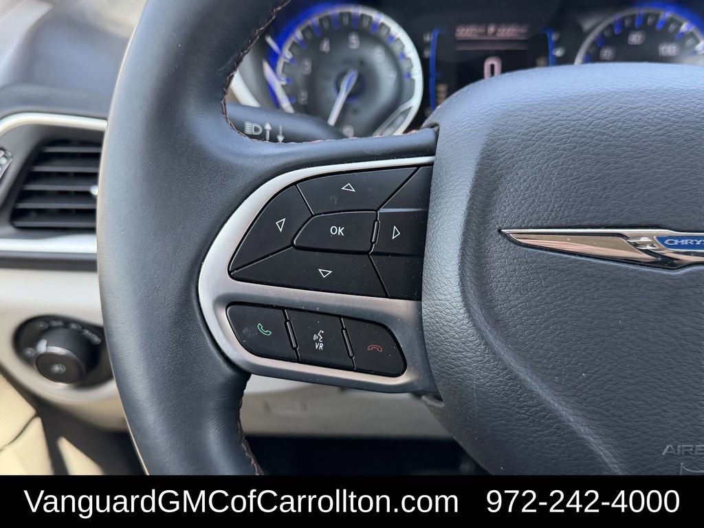 Used 2017 Chrysler Pacifica Touring-L FWD image 16