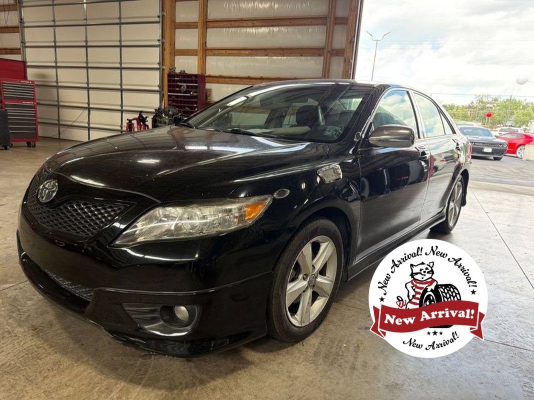 Used 2010 Toyota Camry SE FWD image 1