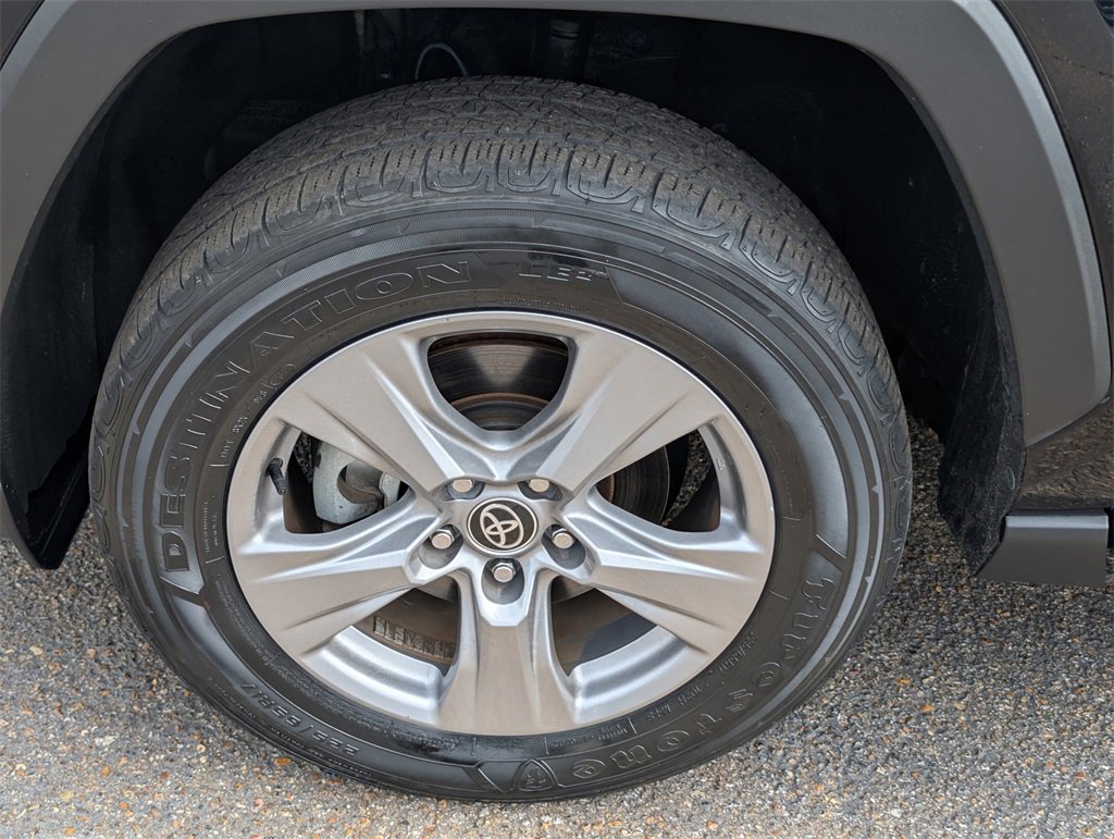 Used 2022 Toyota RAV4 XLE image 29