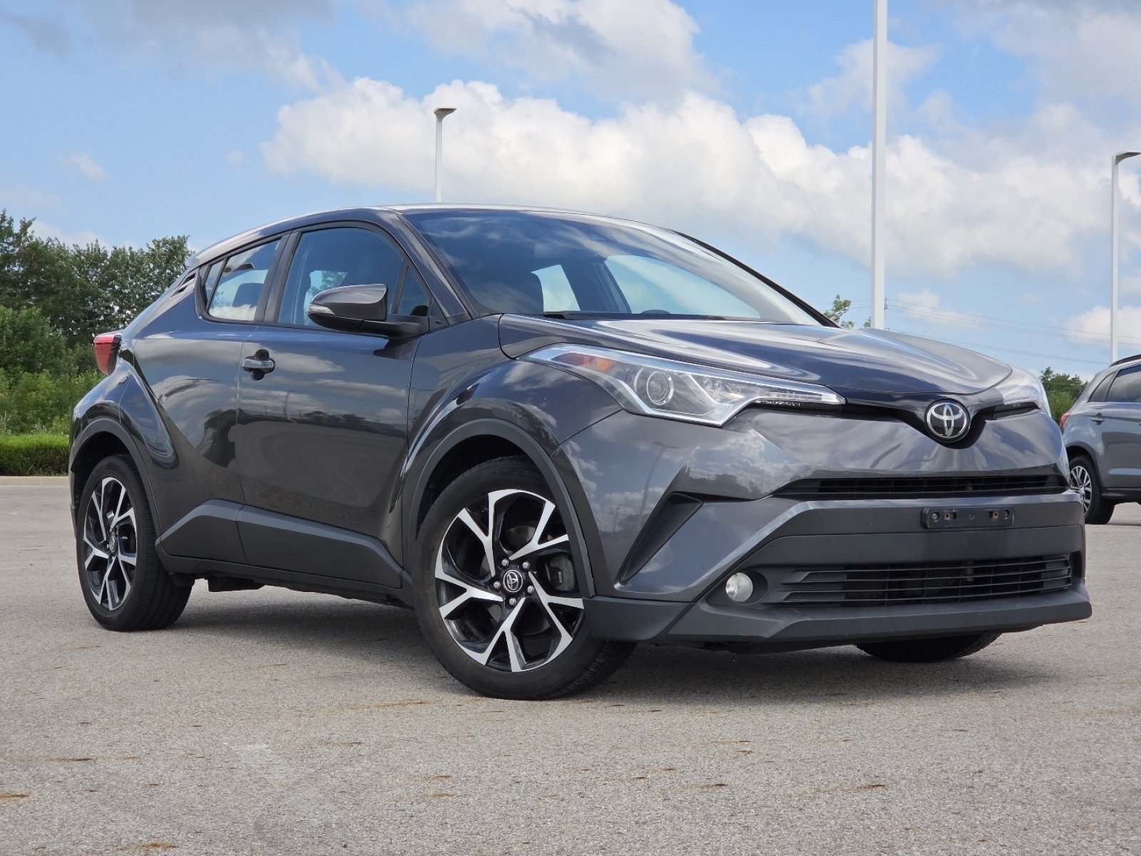 Used 2018 Toyota C-HR XLE FWD image 2