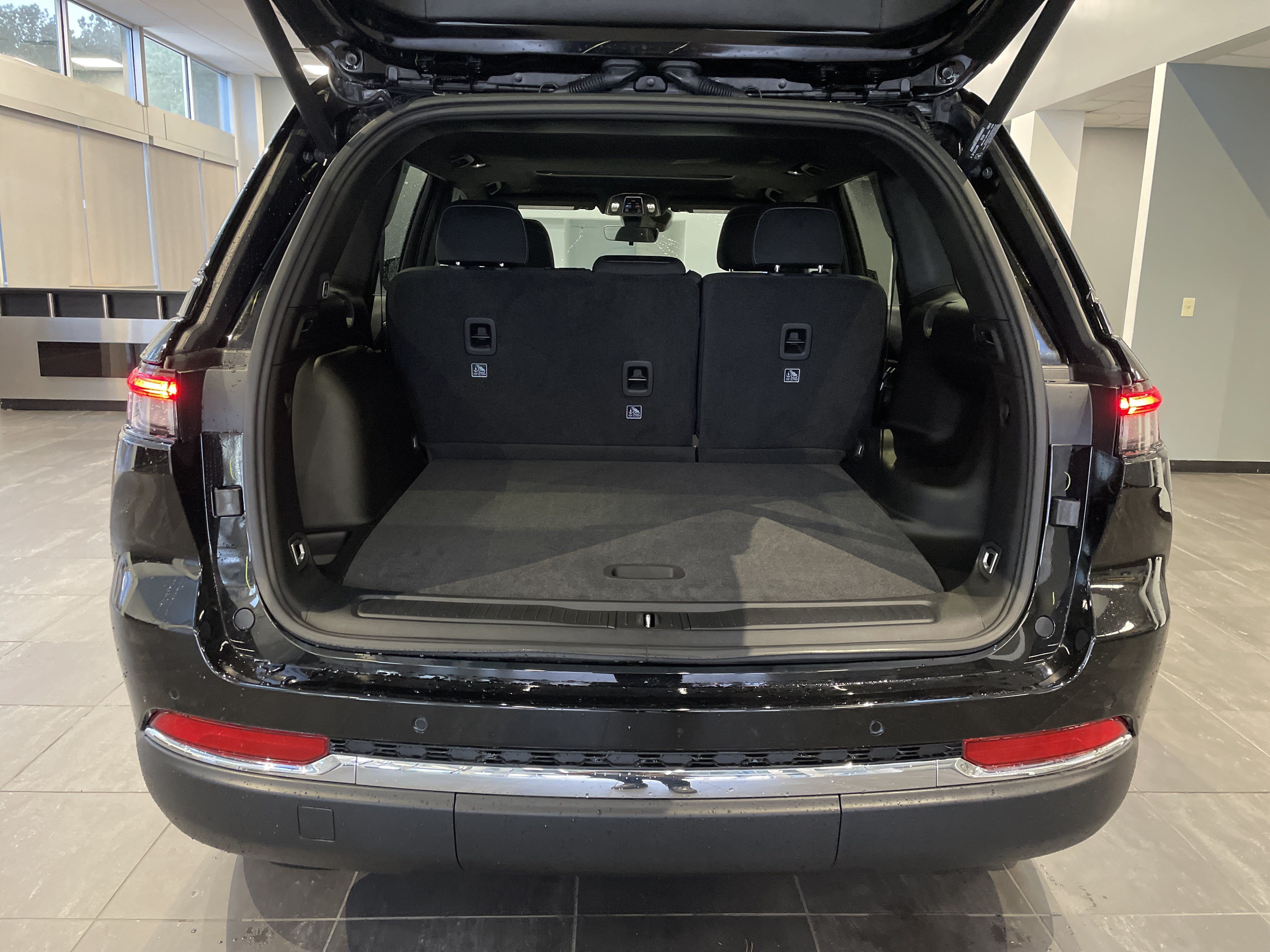 New 2025 Jeep Grand Cherokee Laredo RWD image 33