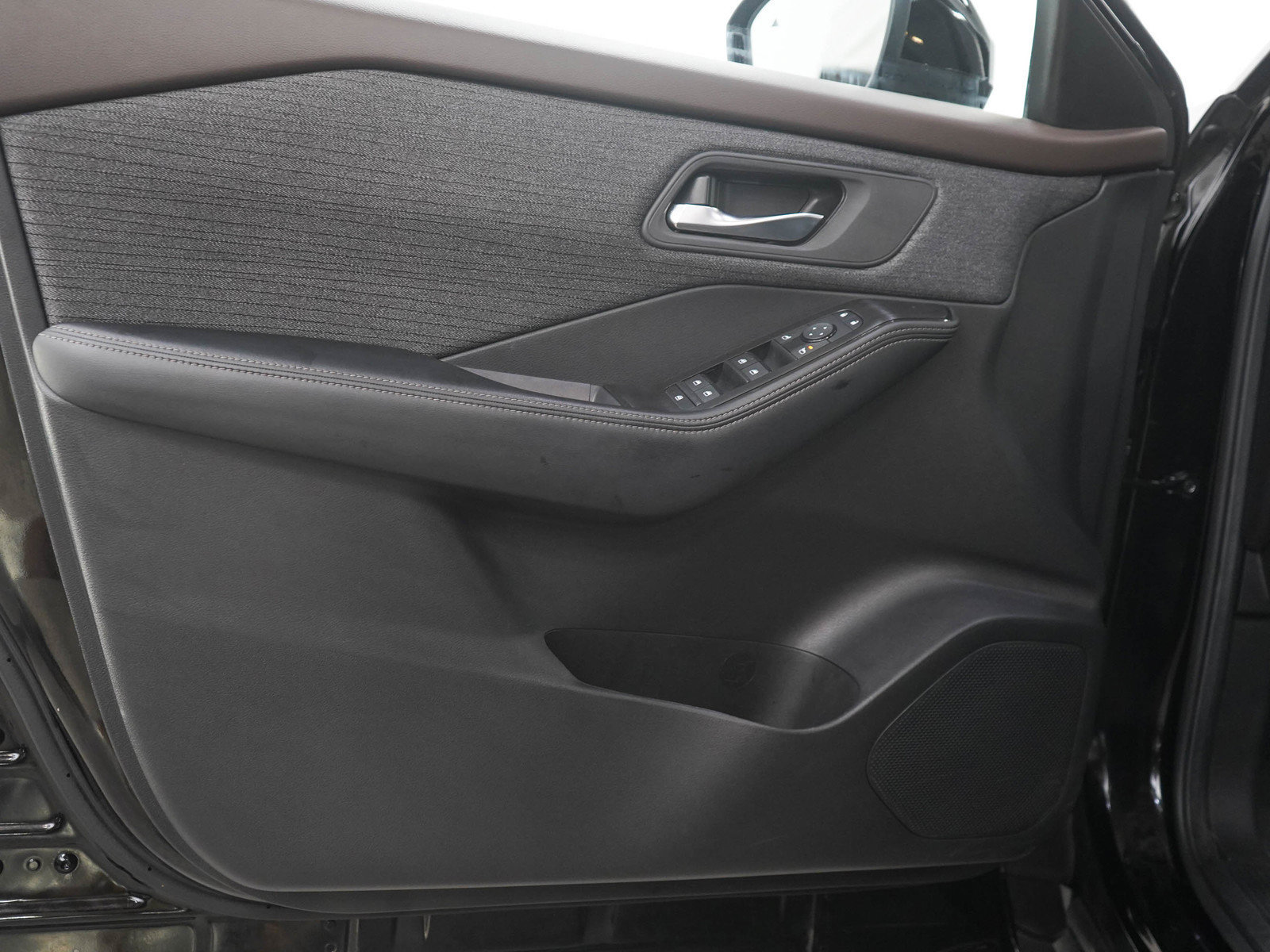 Used 2023 Nissan Rogue SV AWD/4WD image 18