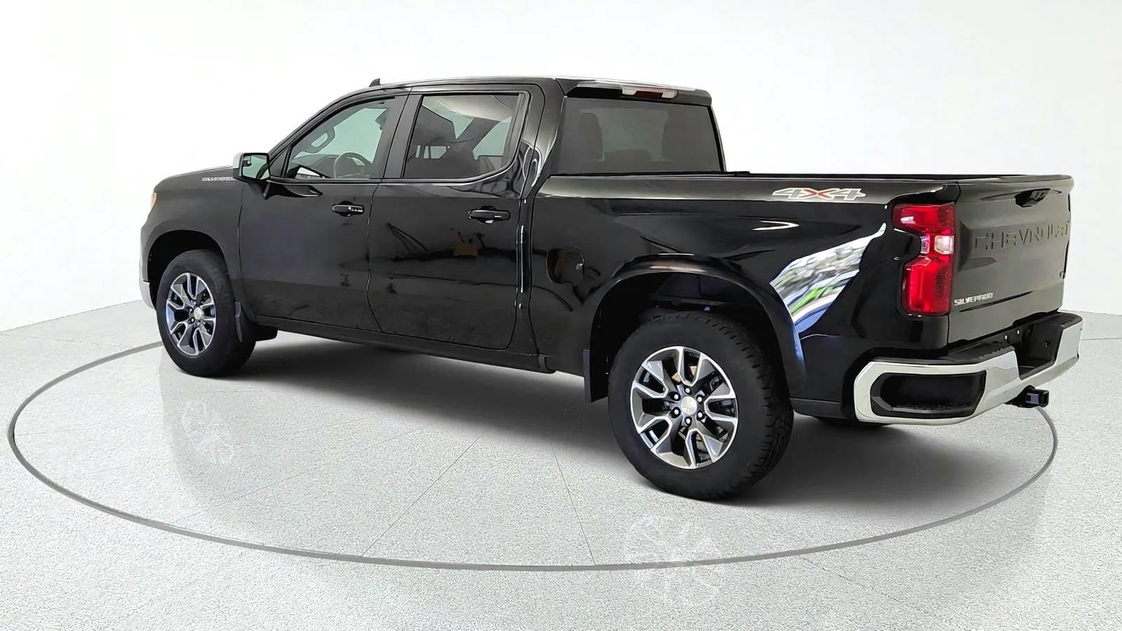 Used 2024 Chevrolet Silverado 1500 LT AWD/4WD image 6