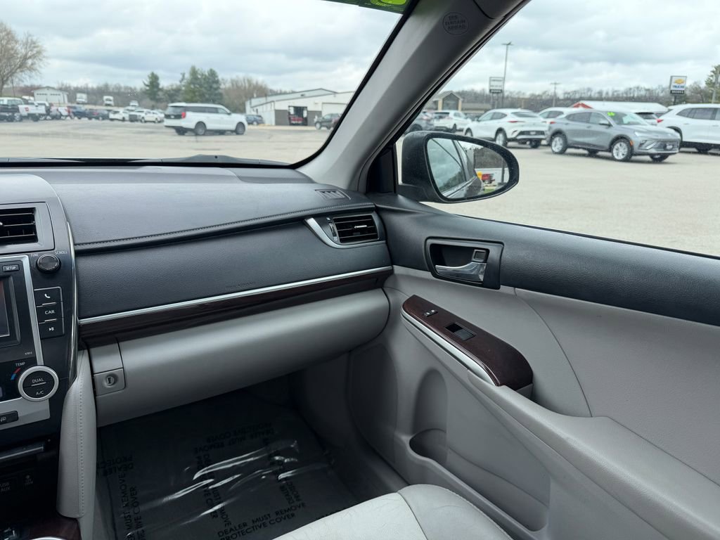 Used 2012 Toyota Camry XLE w/ Leather Pkg FWD image 16