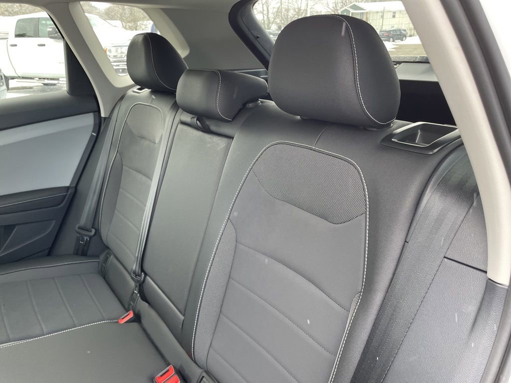 Used 2024 Volkswagen Taos SE image 40