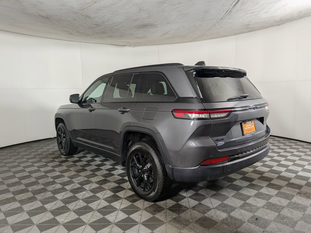 Certified 2024 Jeep Grand Cherokee Altitude image 4