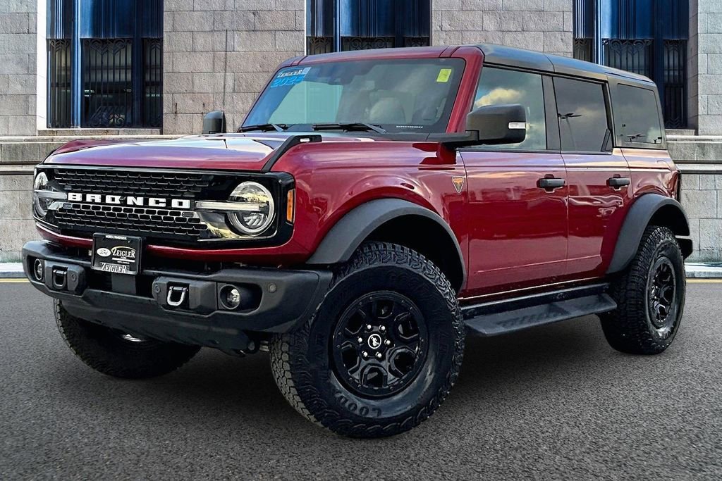 Certified 2025 Ford Bronco Badlands AWD/4WD image 2