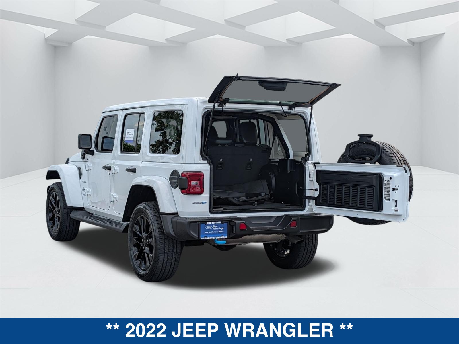 Used 2022 Jeep Wrangler Unlimited Sahara w/ Cold Weather Group AWD/4WD image 14