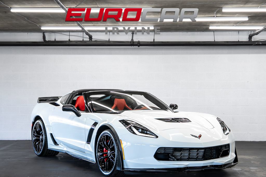 Used 2015 Chevrolet Corvette Z06 w/ 3LZ Preferred Equipment Group RWD image 9