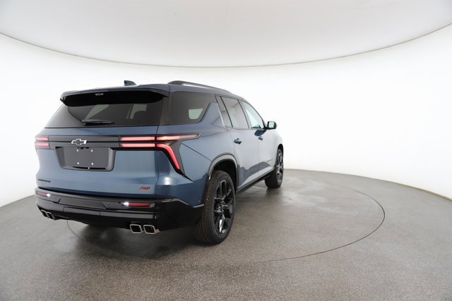 Used 2025 Chevrolet Traverse RS image 16