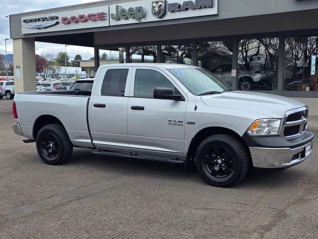 Used 2017 RAM 1500 ST w/ SXT Appearance Group AWD/4WD image 3