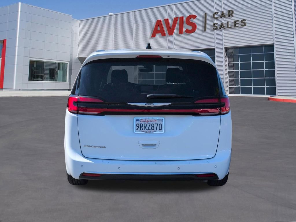 Used 2025 Chrysler Pacifica Select image 7