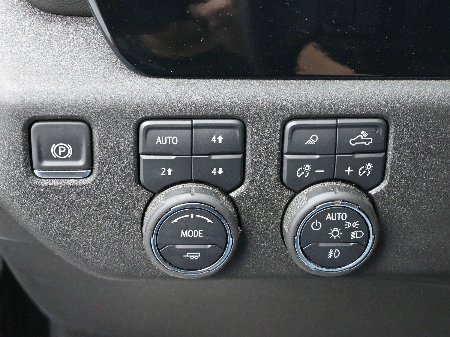 Used 2024 Chevrolet Silverado 1500 High Country w/ High Country Premium Package AWD/4WD image 28