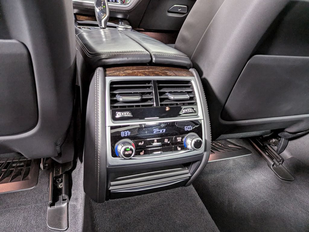 Used 2022 BMW 750i xDrive w/ M Sport Package AWD/4WD image 48