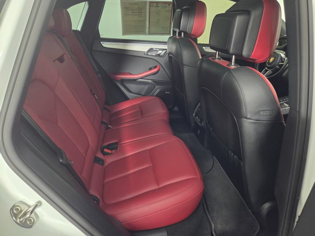 Used 2018 Porsche Macan GTS AWD/4WD image 30