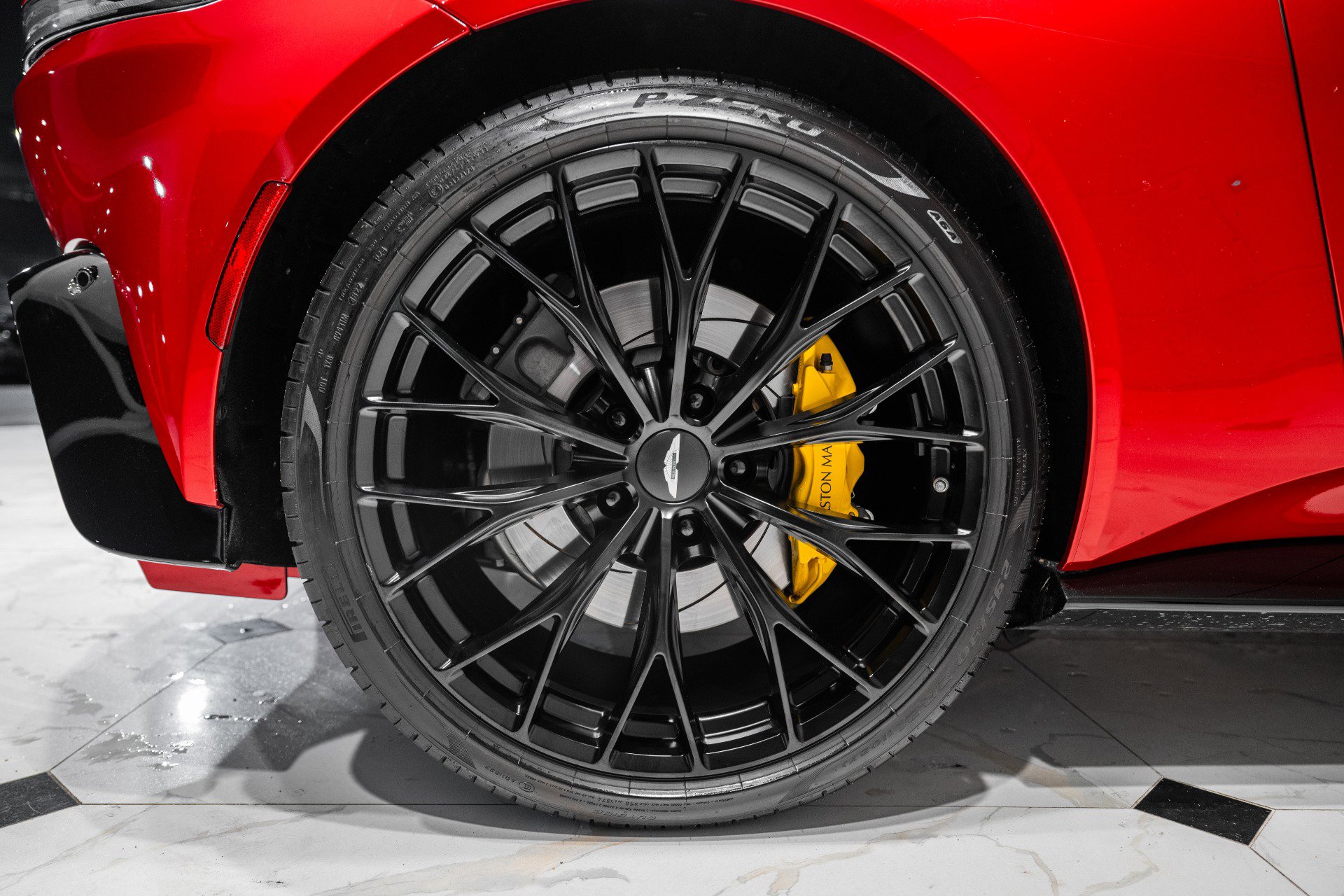 Used 2023 Aston Martin V8 Vantage Coupe image 47