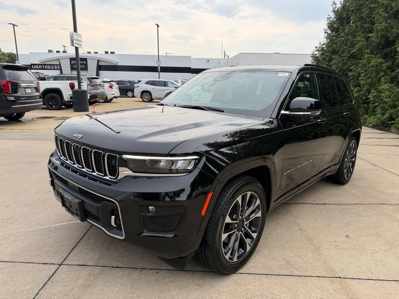 Used 2022 Jeep Grand Cherokee Overland w/ Adv Protech Group III AWD/4WD image 7
