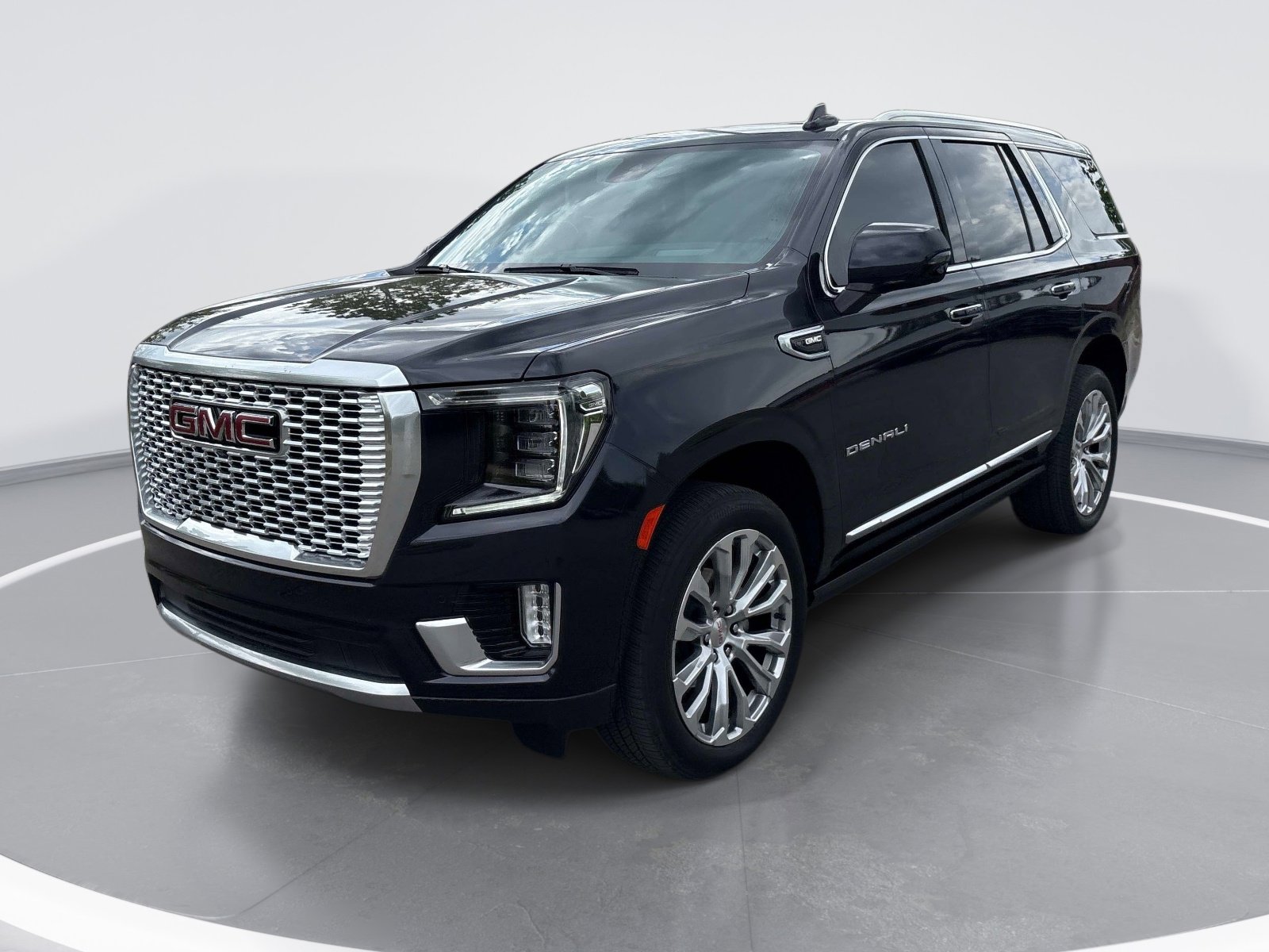 Certified 2024 GMC Yukon Denali w/ Advanced Technology Package AWD/4WD image 3
