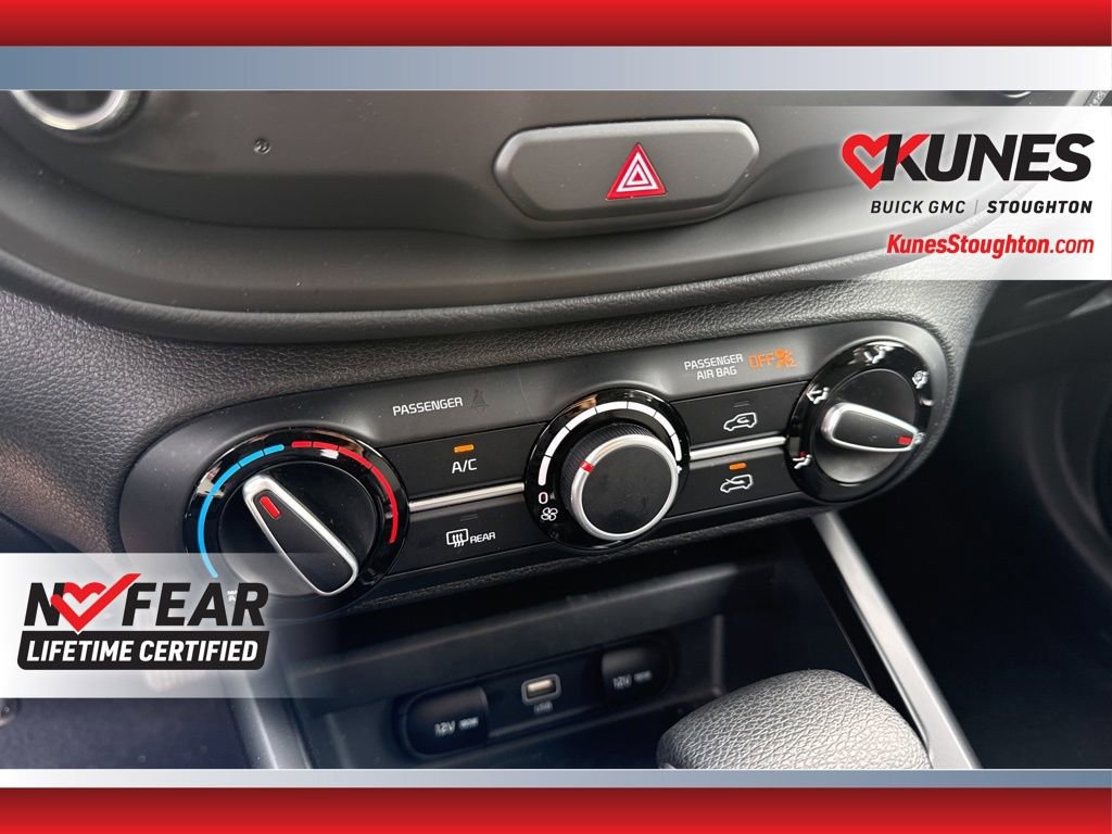 Used 2025 Kia Soul LX FWD image 31