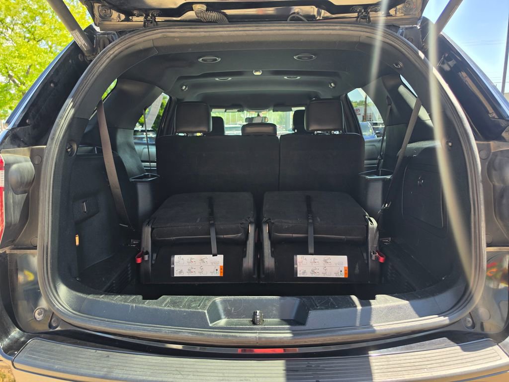 Used 2019 Ford Explorer XLT w/ Equipment Group 202A AWD/4WD image 12