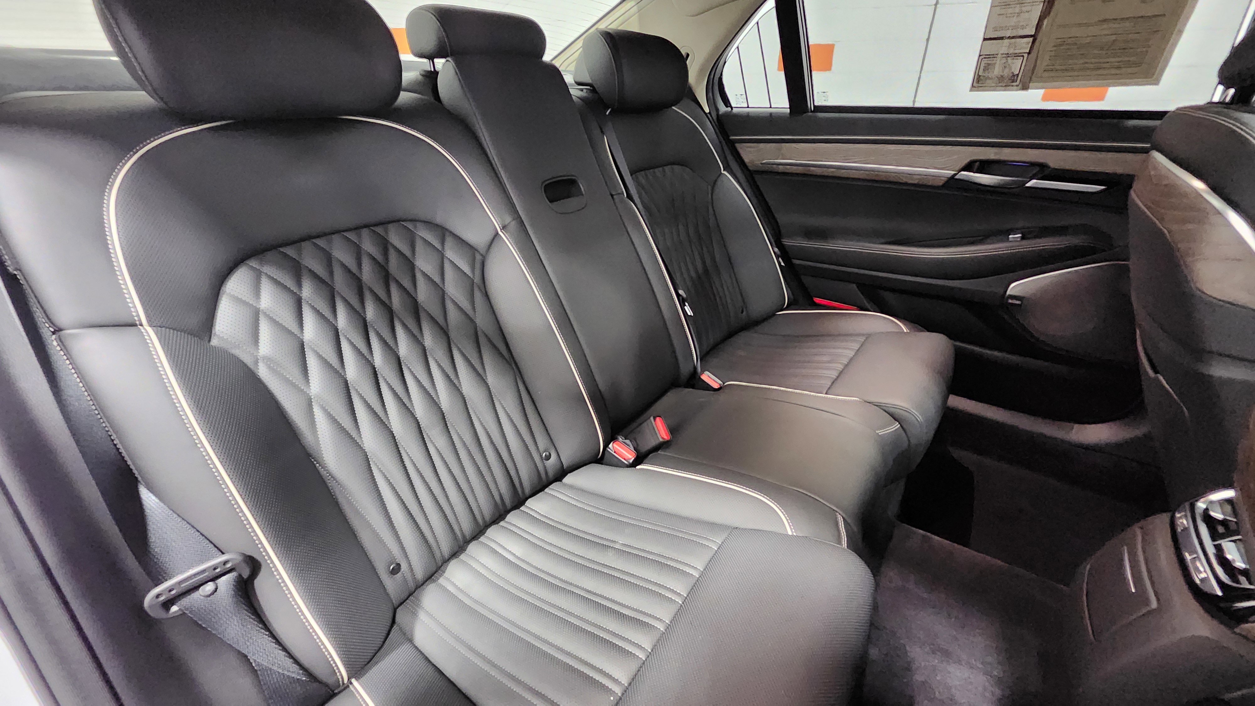 Used 2021 Genesis G90 3.3T Premium image 23