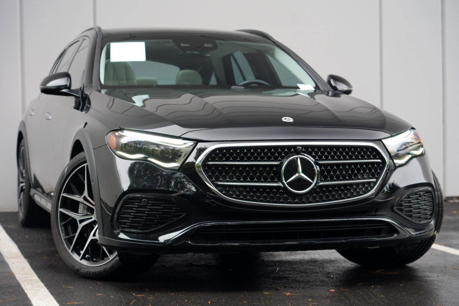 Used 2024 Mercedes-Benz E 450 4MATIC All-Terrain Wagon image 4