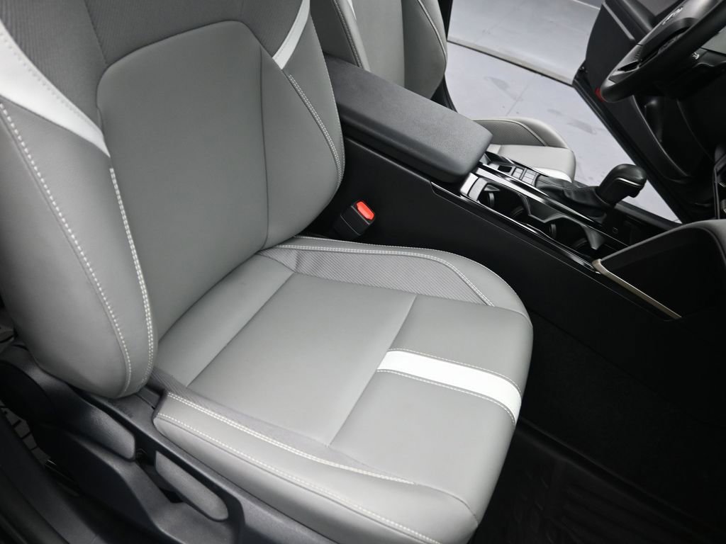 Used 2025 Toyota Camry SE image 27