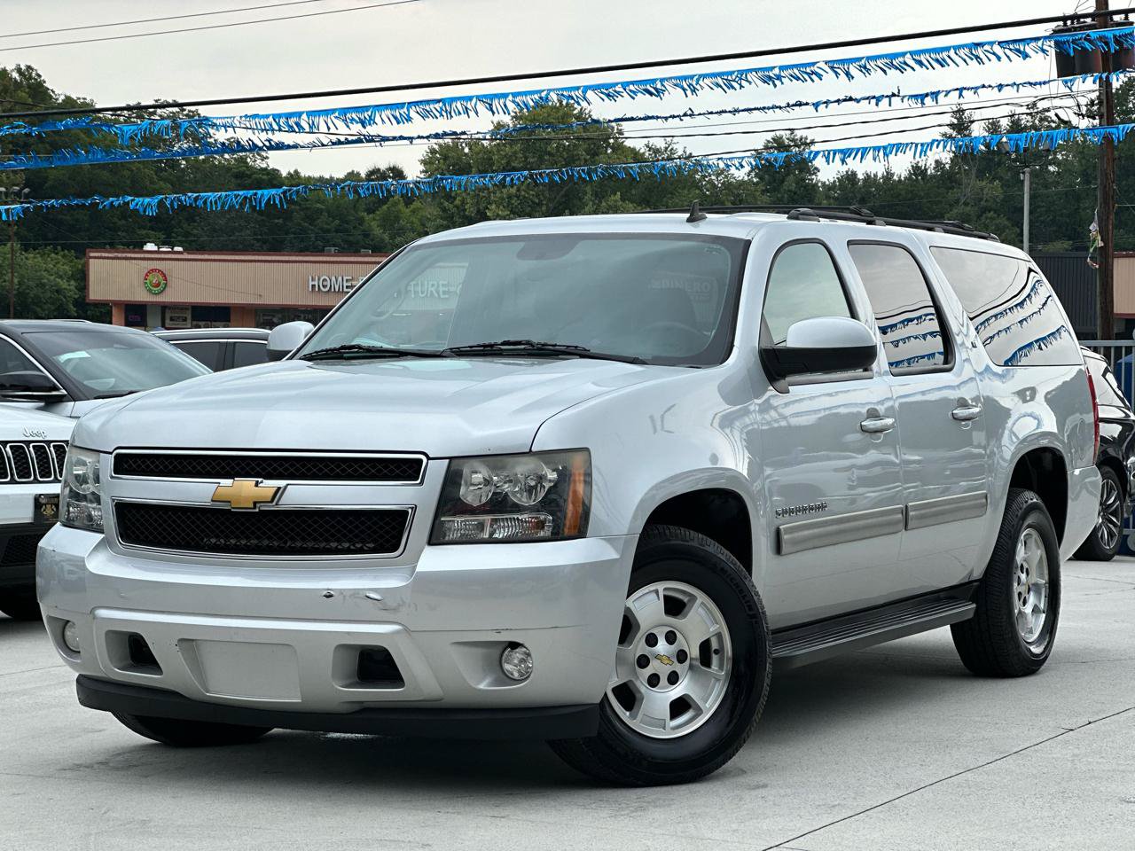 Used 2014 Chevrolet Suburban LT RWD image 3
