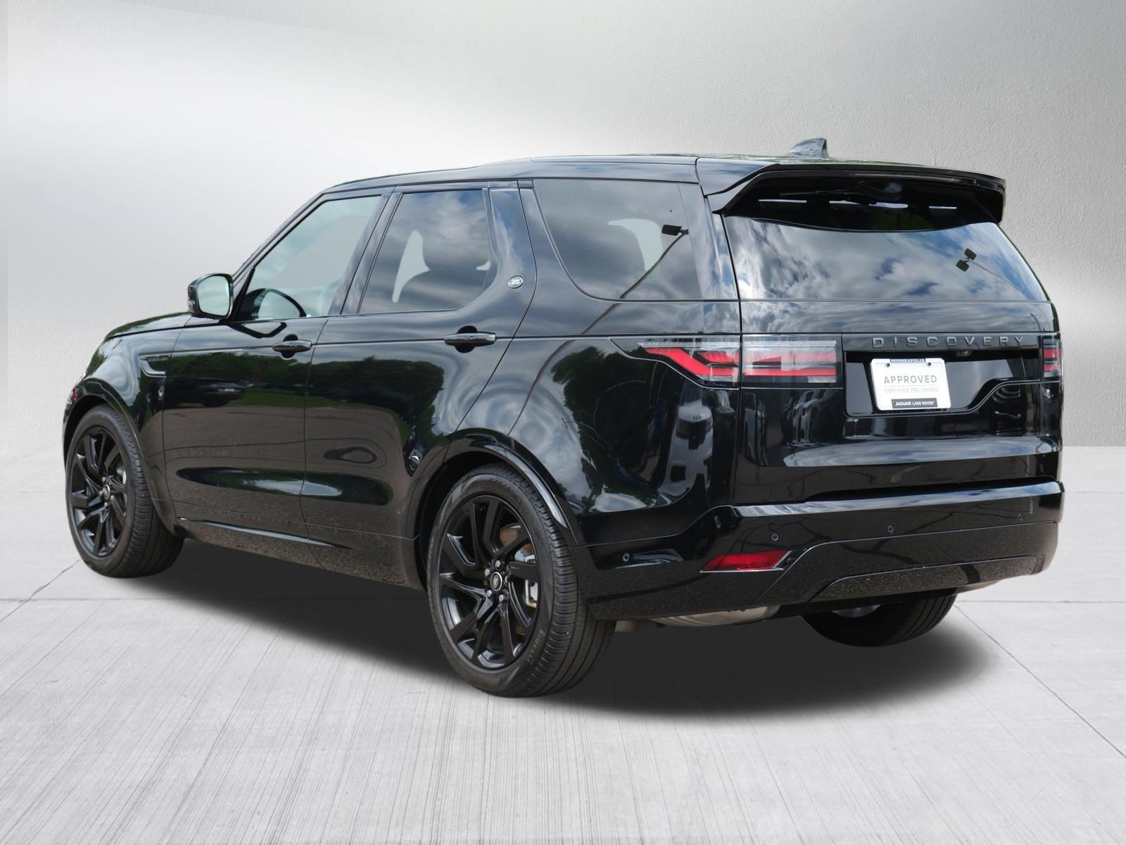 Certified 2025 Land Rover Discovery Dynamic SE AWD/4WD image 3