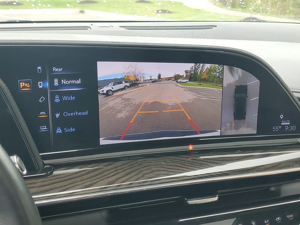 Used 2024 Cadillac Escalade Premium Luxury AWD/4WD image 24