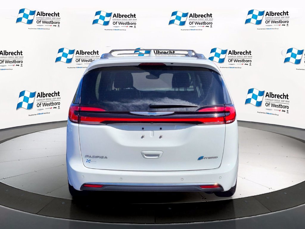 Used 2021 Chrysler Pacifica Touring-L w/ Uconnect Theater Family Group FWD image 4
