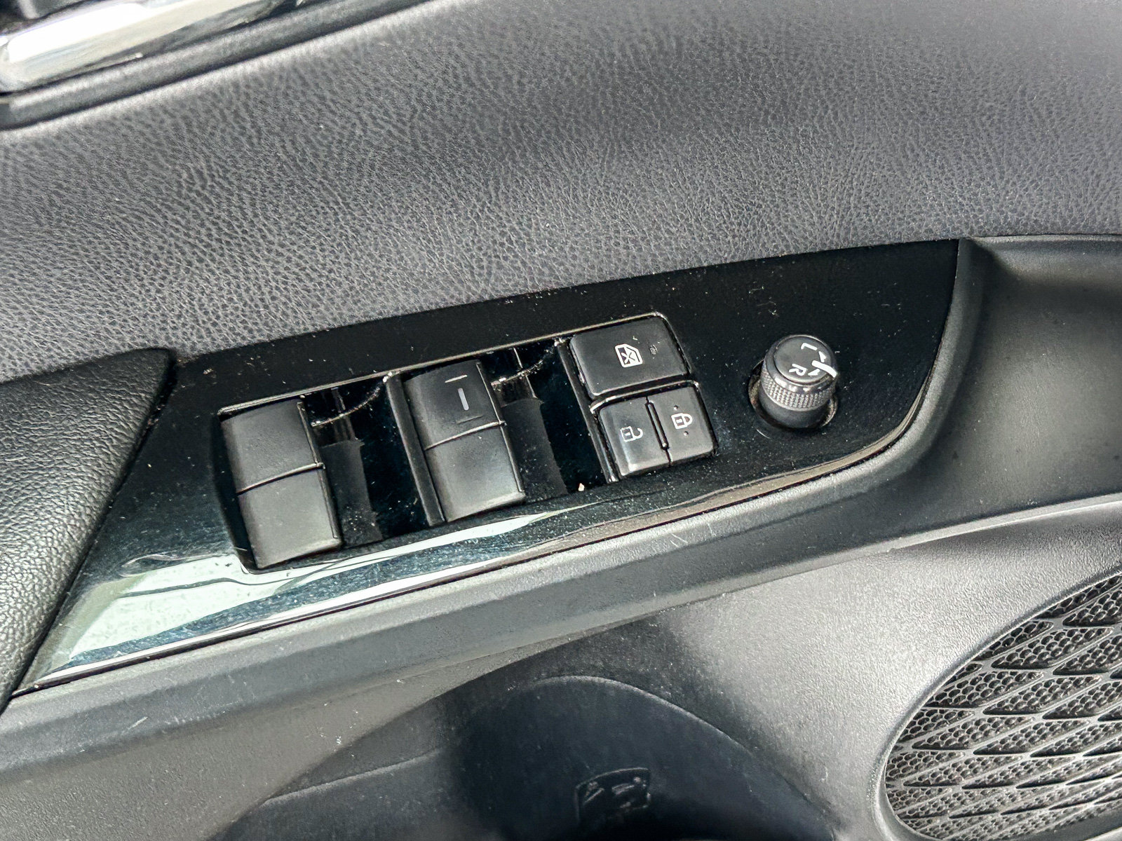 Used 2021 Toyota Prius Prime XLE w/ Carpet Mat Package (TMS) FWD image 24
