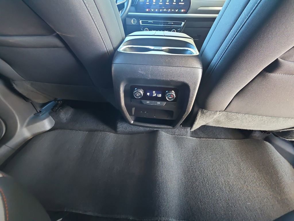 Used 2025 Chevrolet Traverse LT image 22
