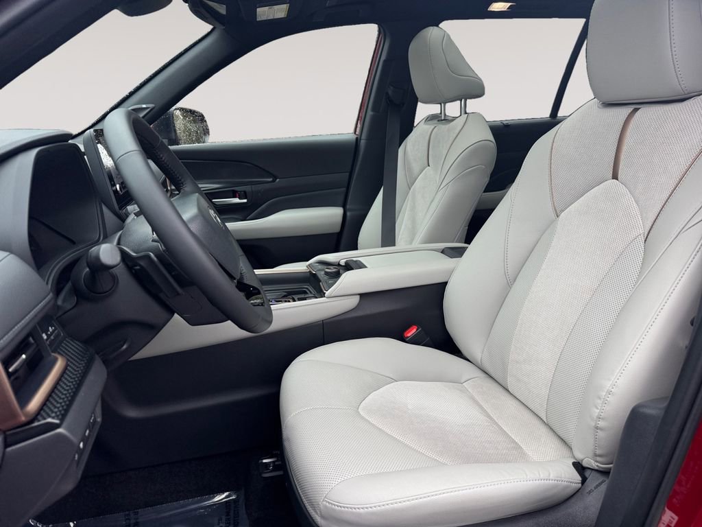 Used 2026 Toyota Grand Highlander AWD Hybrid image 9