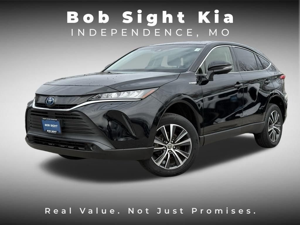 Used 2021 Toyota Venza LE image 1