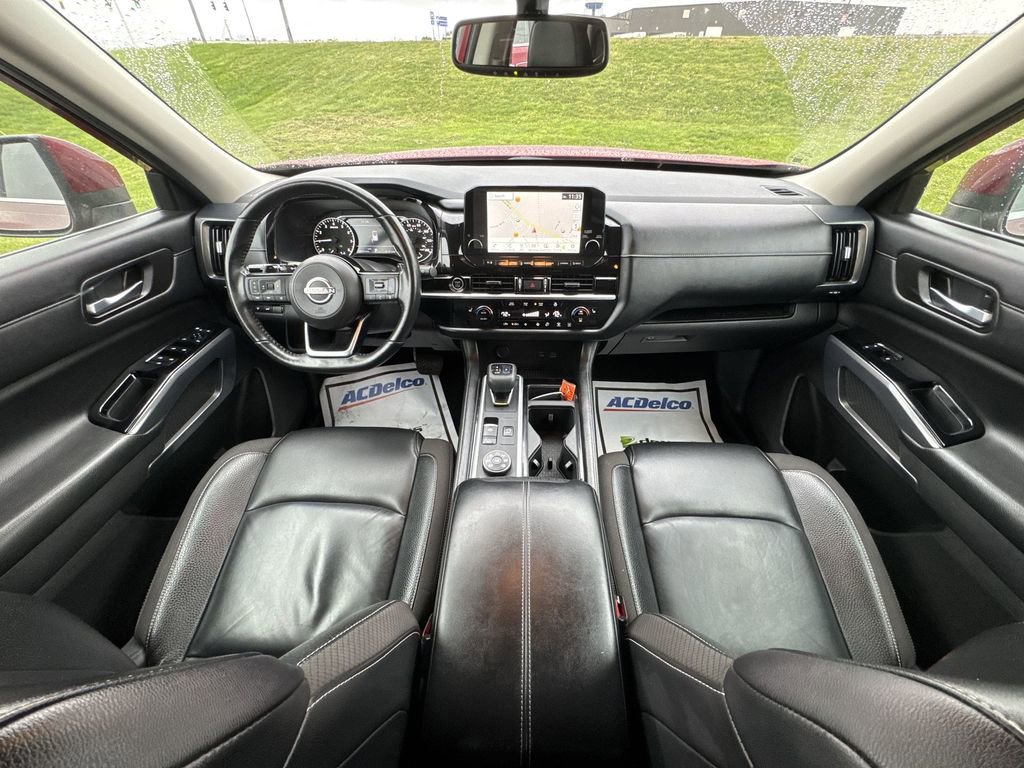 Used 2022 Nissan Pathfinder SL w/ SL Black Package AWD/4WD image 21