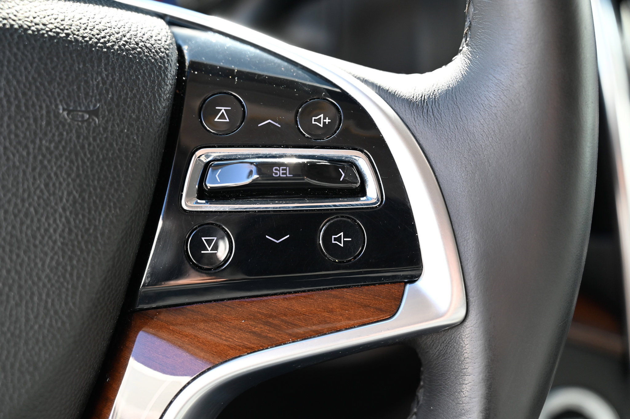 Used 2017 Cadillac Escalade ESV Luxury image 27