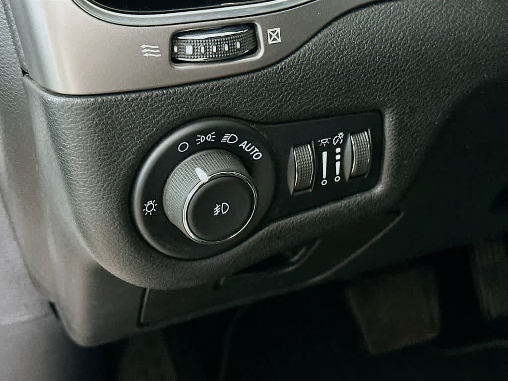 Used 2021 Jeep Cherokee Latitude Lux 80th Anniv w/ Quick Order Package 26U 80TH AWD/4WD image 27