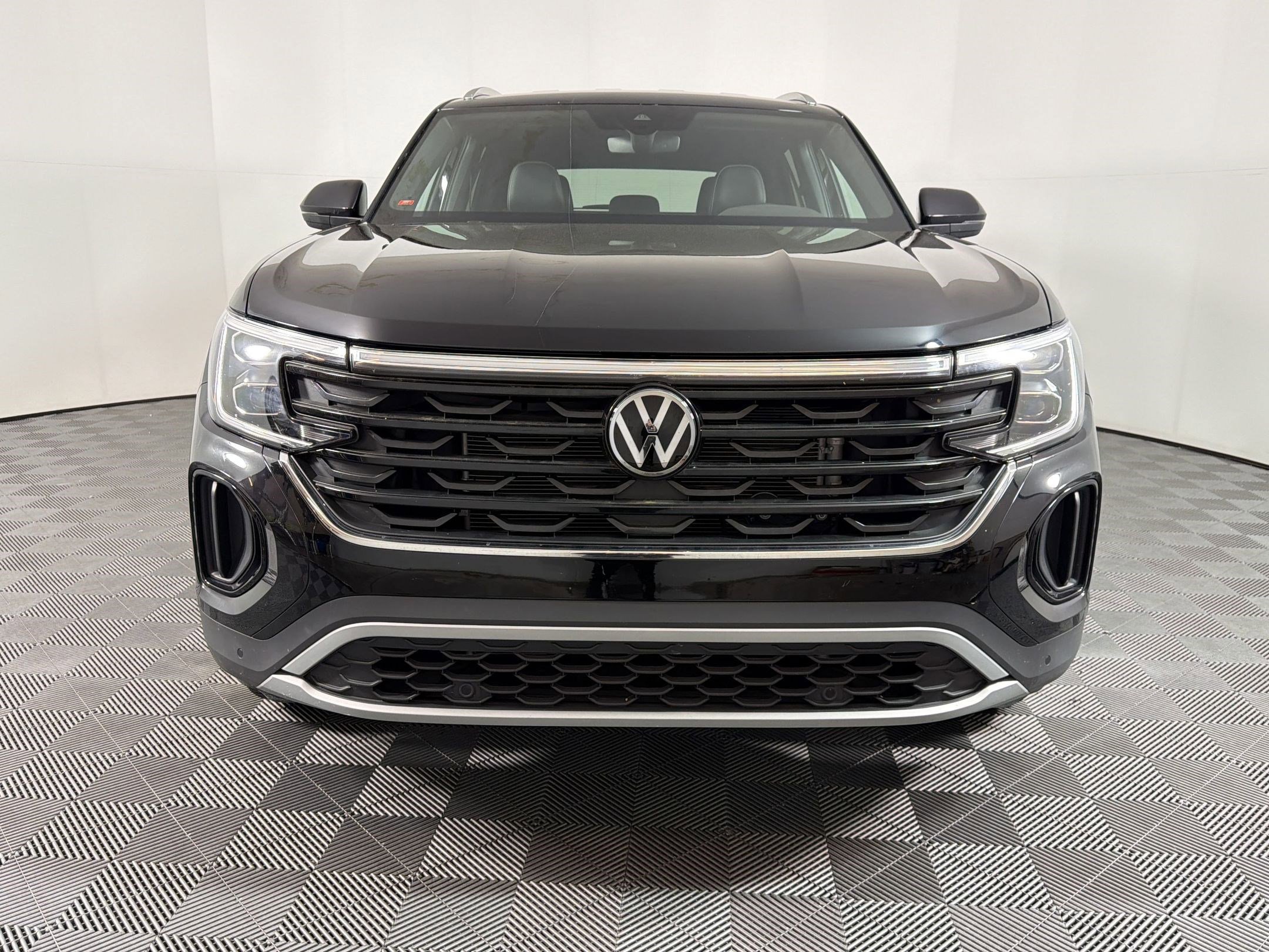 Used 2025 Volkswagen Atlas Cross Sport SE image 4