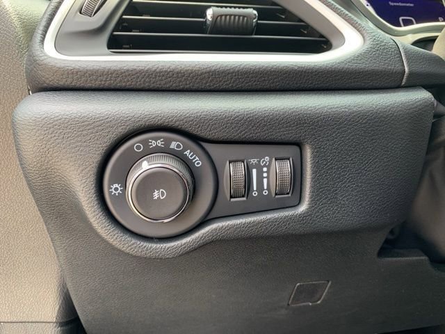 New 2026 Chrysler Pacifica Select image 14