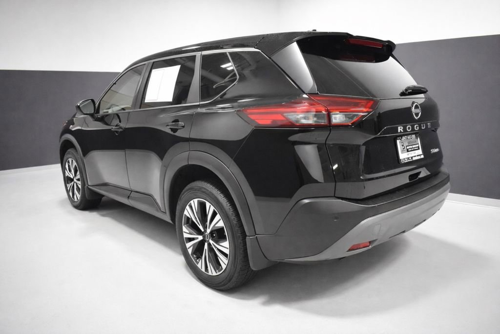 Certified 2023 Nissan Rogue SV image 3