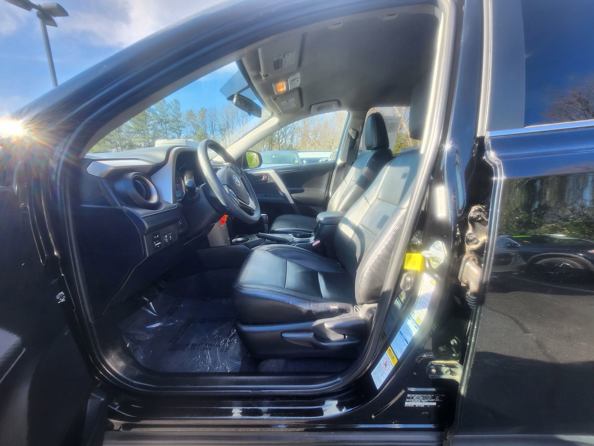 Used 2015 Toyota RAV4 LE image 5