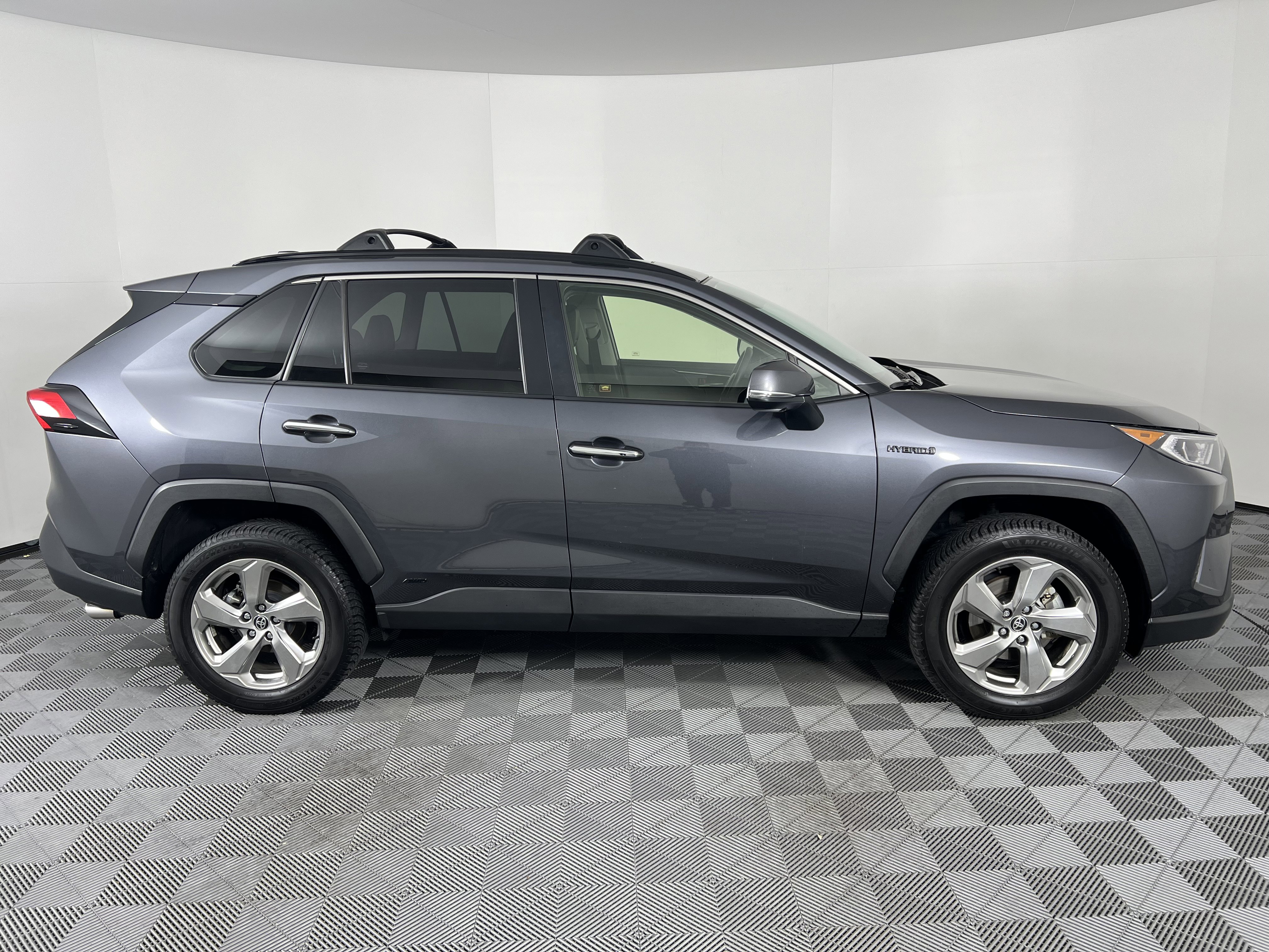 Used 2020 Toyota RAV4 Limited image 14