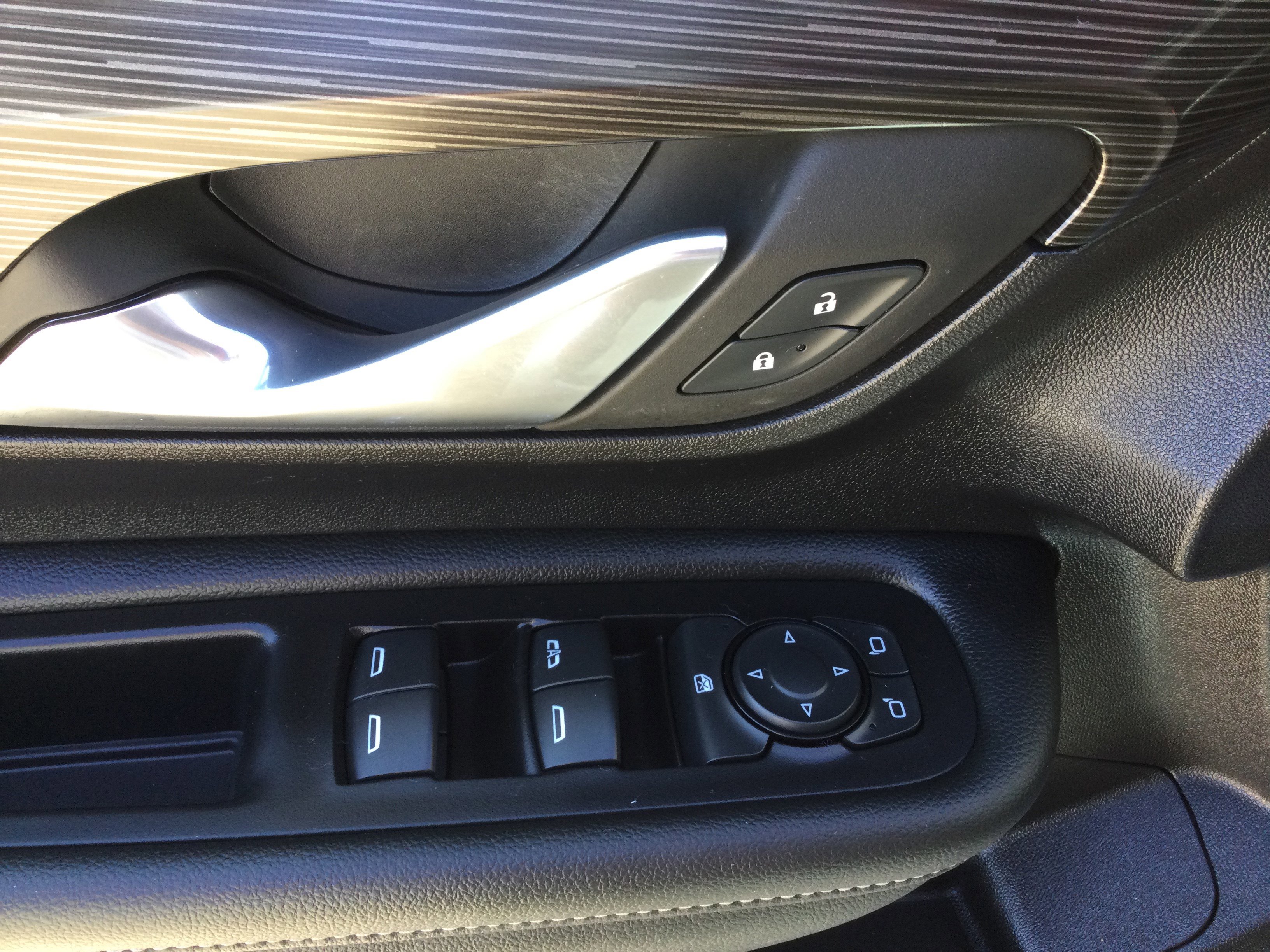 Used 2024 GMC Terrain SLE w/ Driver Convenience Package AWD/4WD image 9