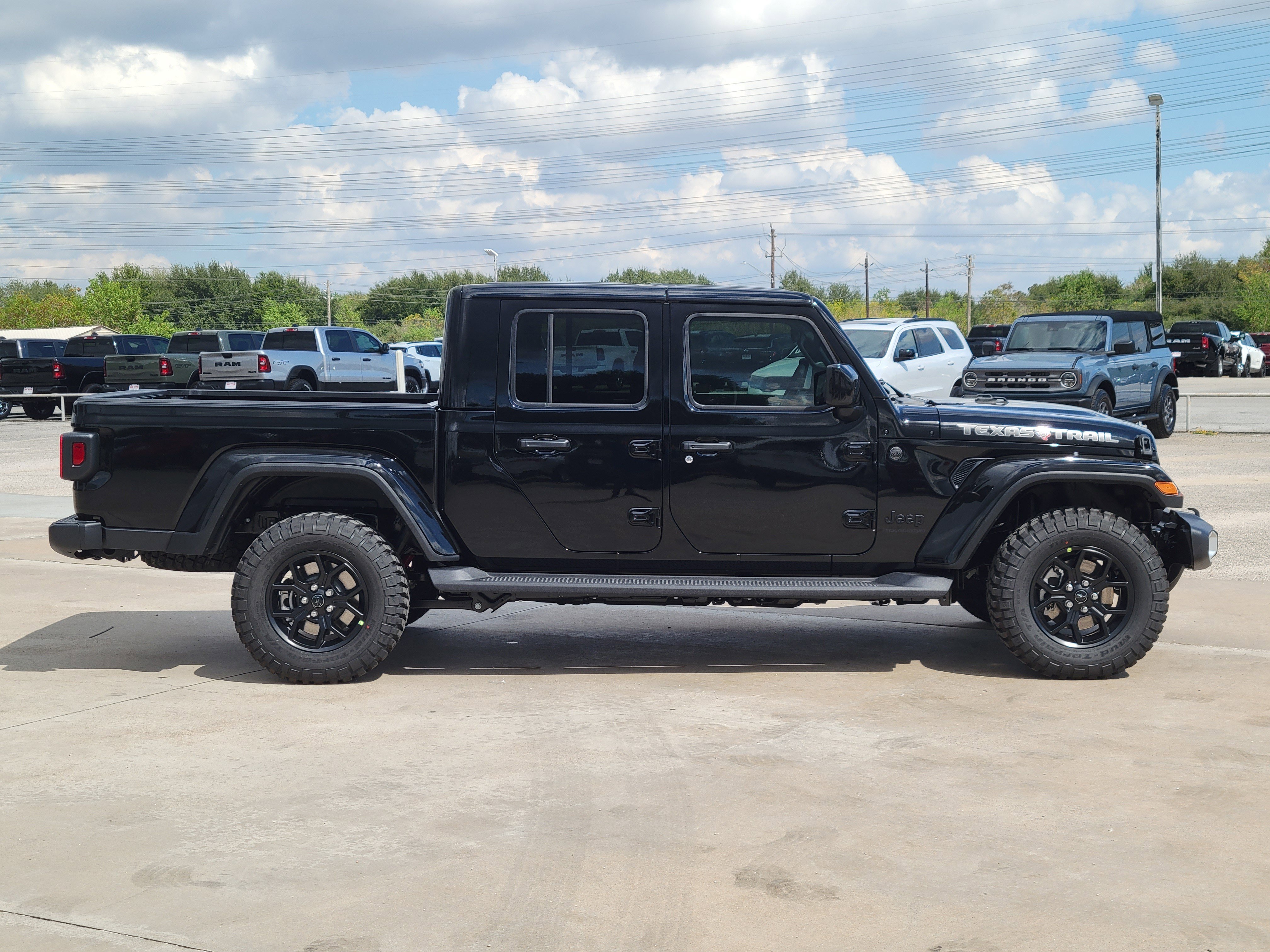 New 2025 Jeep Gladiator Sport AWD/4WD image 3