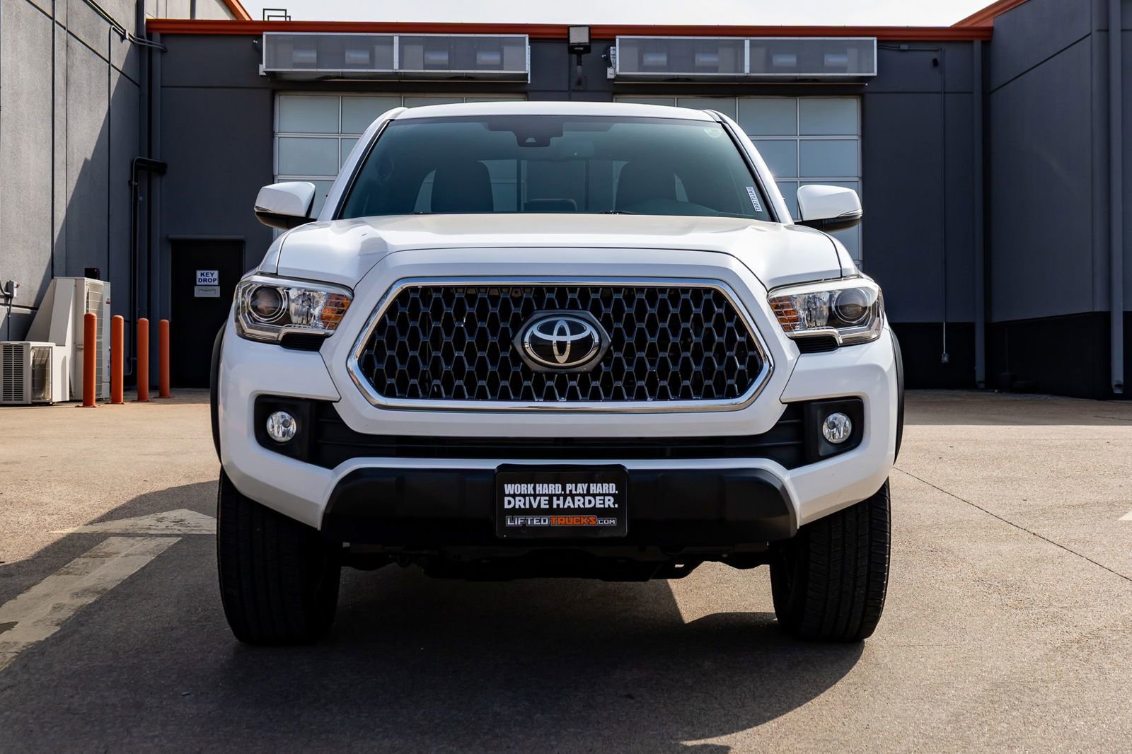 Used 2018 Toyota Tacoma TRD Off-Road w/ Technology Package image 2