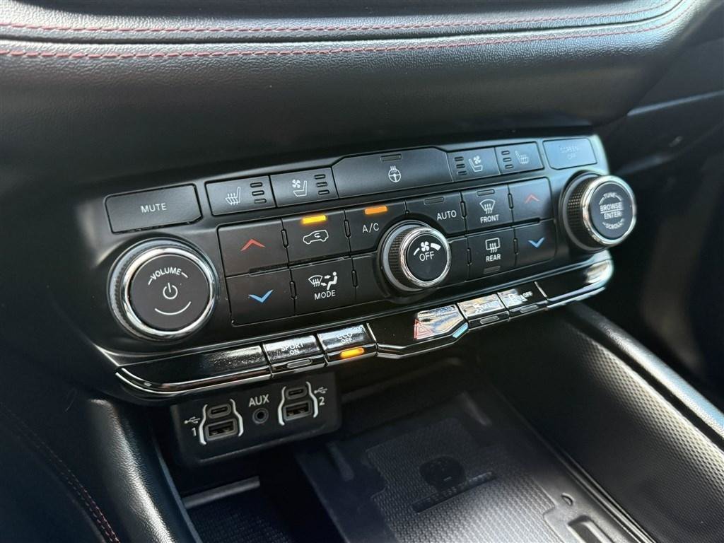 Used 2022 Dodge Durango R/T w/ Blacktop Package AWD/4WD image 34